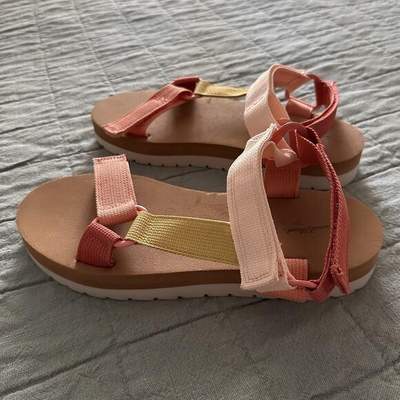 Universal Thread Platform Sandals - Picture 3 of 6